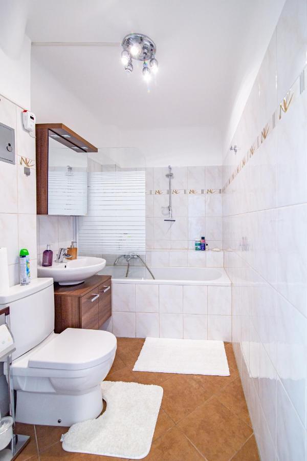 Best Rated Central Apartment Vienna - Ac, Wifi, 24H7Days Self Check-In, Board Games, Netflix Exteriér fotografie